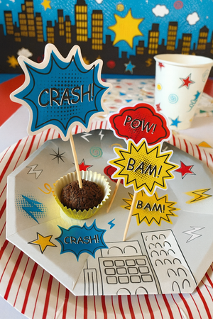 Red Fine stripes plates (Set of 8)